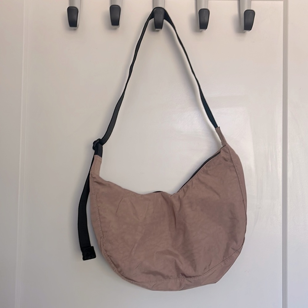 Baggu Medium Crescent Bag in Taupe
